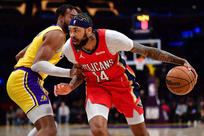 Pelicans Brandon Ingram closely guarded by Lakers Troy Brown.